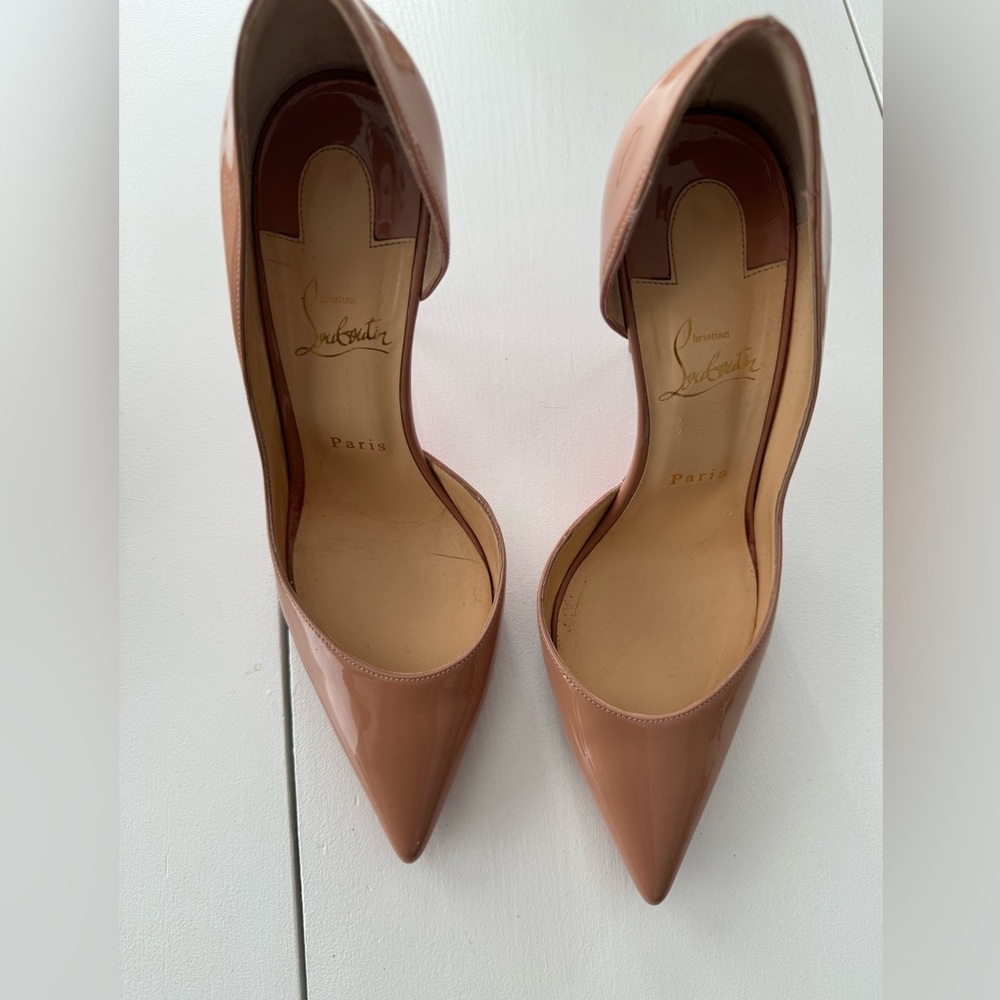 Barley worn Louboutins IRIZA 100 PATENT | SIZE: 40 EU | NUDE